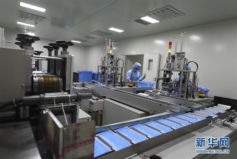 （新型冠状病毒感染的肺炎疫情防控）（2）重庆：赶制口罩为防控提供保障