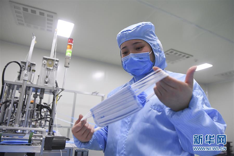 （新型冠状病毒感染的肺炎疫情防控）（3）重庆：赶制口罩为防控提供保障