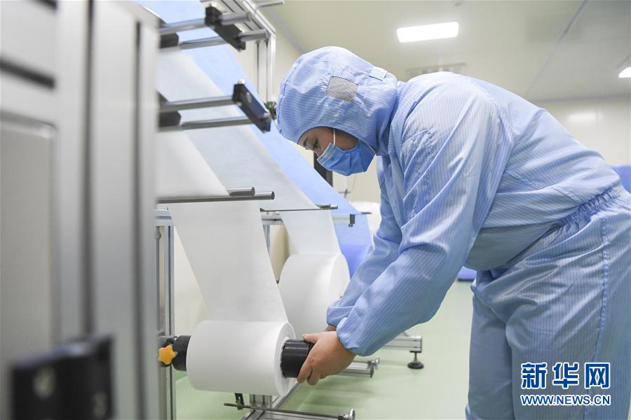 （新型冠状病毒感染的肺炎疫情防控）（7）重庆：赶制口罩为防控提供保障