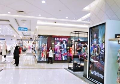 武汉商圈重启 购物中心迎来第一批客人