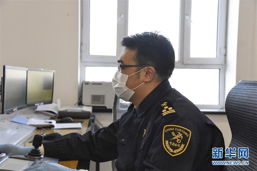 （聚焦疫情防控·图文互动）（2）守好国门第一道安全防线——新华社记者探访绥芬河海关