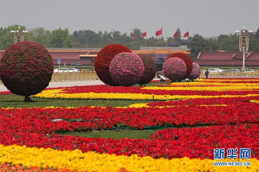 （社会）（1）北京：花坛装点天安门广场