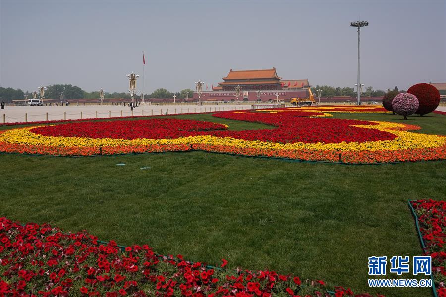 （社会）（3）北京：花坛装点天安门广场
