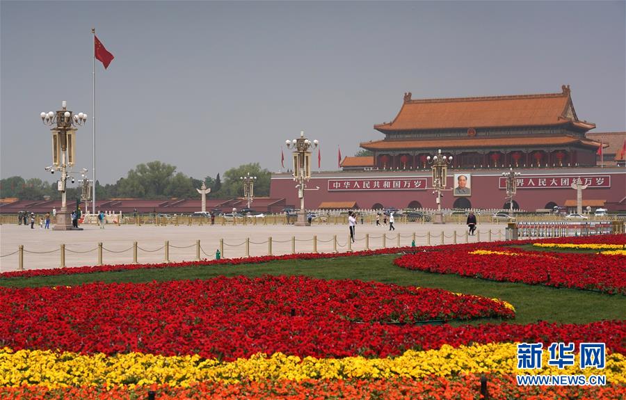 （社会）（4）北京：花坛装点天安门广场