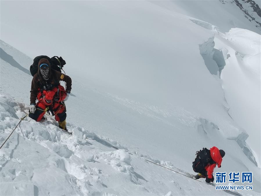 （2020珠峰高程测量）（3）受天气影响 至珠峰峰顶攀登路线未修通