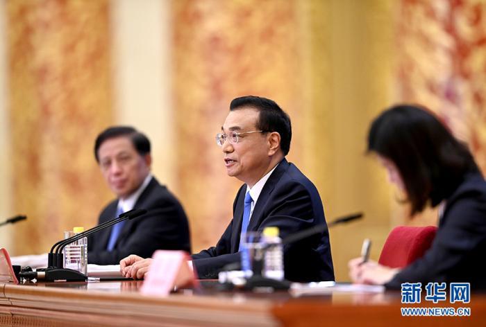 5月28日，国务院总理李克强在北京人民大会堂出席记者会并回答中外记者提问。 新华社记者 陈晔华 摄