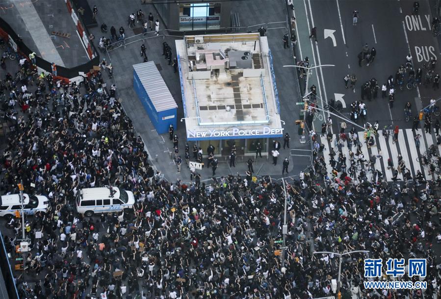 （国际）（1）纽约民众抗议警察暴力执法进入第四天