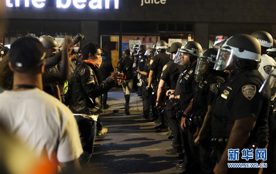 （国际）（6）纽约民众抗议警察暴力执法进入第四天