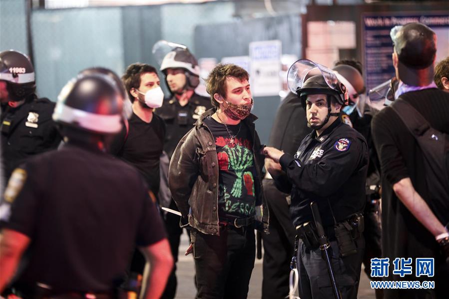 （国际）（8）纽约民众抗议警察暴力执法进入第四天
