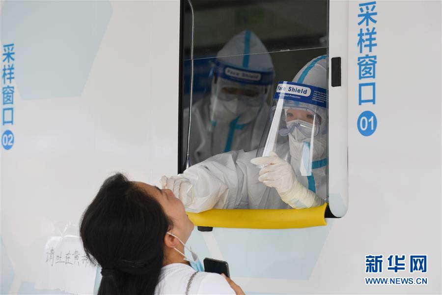 （聚焦疫情防控·图文互动）（8）北京市首次投放移动核酸采样车