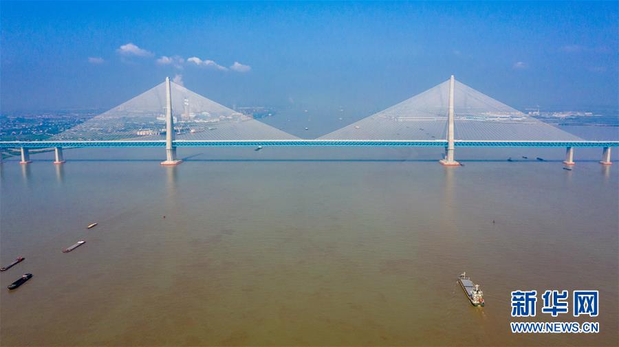 （经济）（2）沪苏通长江公铁大桥即将通车