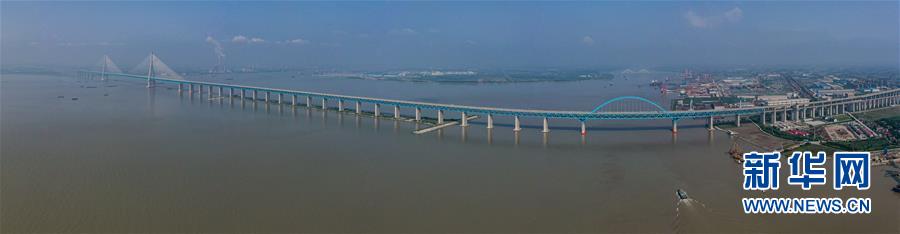 （经济）（3）沪苏通长江公铁大桥即将通车