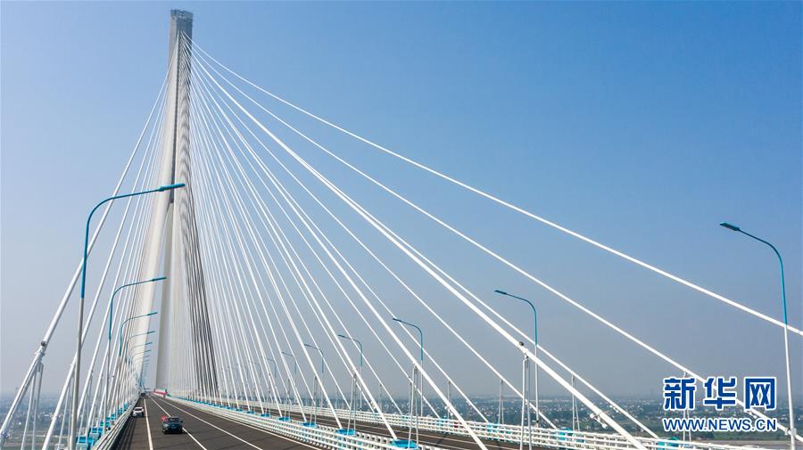 （经济）（4）沪苏通长江公铁大桥即将通车