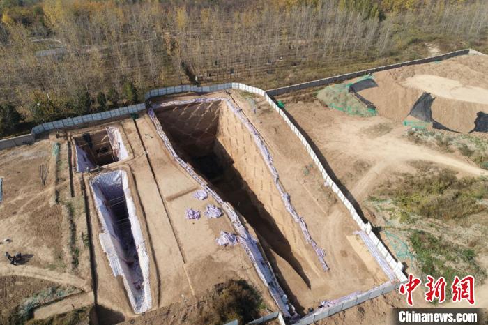 西安白鹿原发现西汉早期大型墓葬其中出土2200余枚玉衣片
