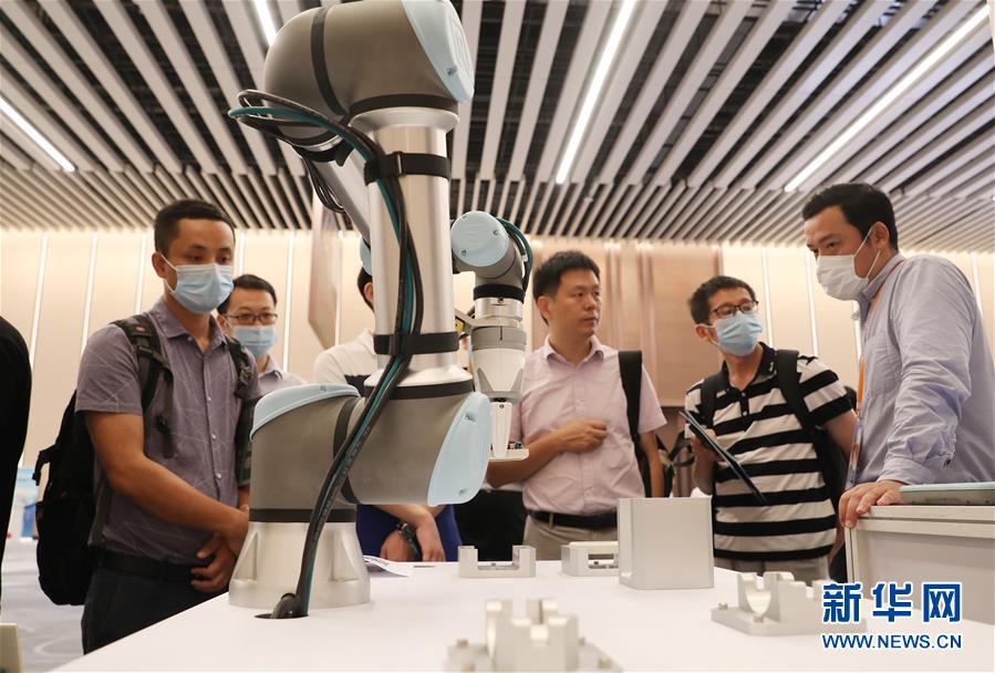 （经济）（1）第三届进博会技术装备展区展前供需对接会在上海举行