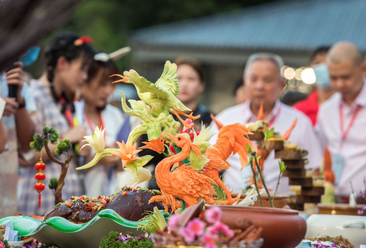 8月14日，在福建省泉州市永春县举行的美食比赛活动上，厨师创作出的创新美食作品，宛如艺术品。（ 康庆平 摄影) (3)