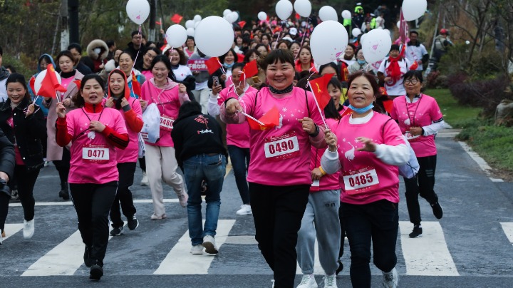 中华全国妇女联合会向大多数妇女发出了一项倡议：记住要把新的女性斗争旅程托付给党-《中国日报》
