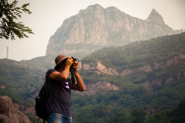 conew_5、西班牙摄影师luis在记录太行山大峡谷青龙峡美景。李孟远摄