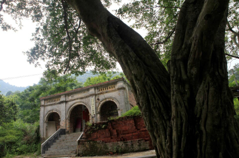 昆仑关附近万福村的祠堂是当年战时戴安澜将军的指挥部。