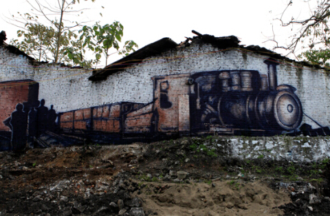 合山矿务局旧址墙上喷绘的蒸汽火车图画，时时勾起人们对往事的回忆。
