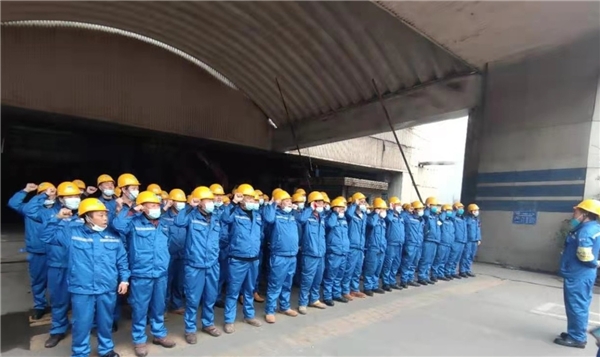 beat365官方网站中国五冶武钢二炼钢厂机器设备拆除处置项目顺利开工(图1)