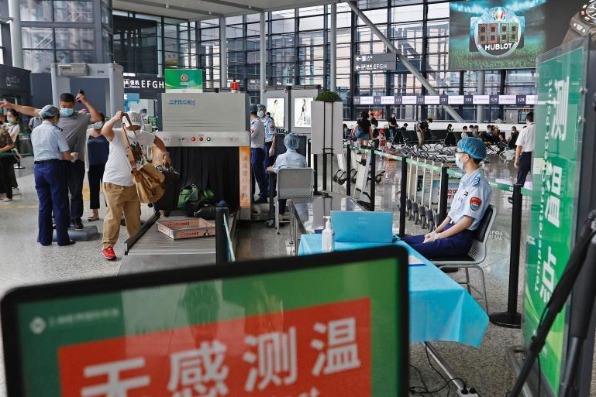 上海机场、火车站防疫管控升级