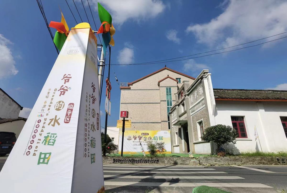 双胞胎姐妹童恬,童静演唱的歌曲《稻子熟了》,歌词是袁隆平爷爷写给