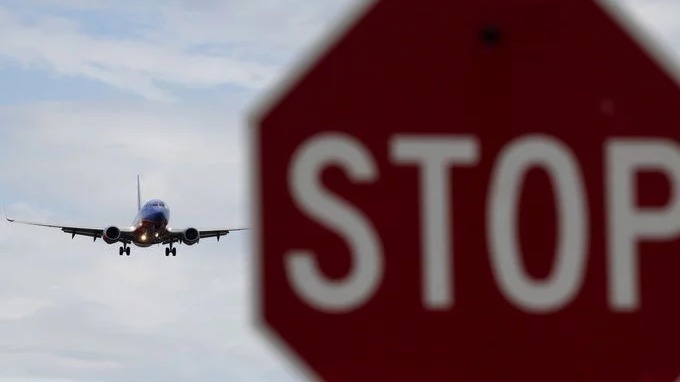 受奥密克戎毒株影响 美国单日超700个航班被取消