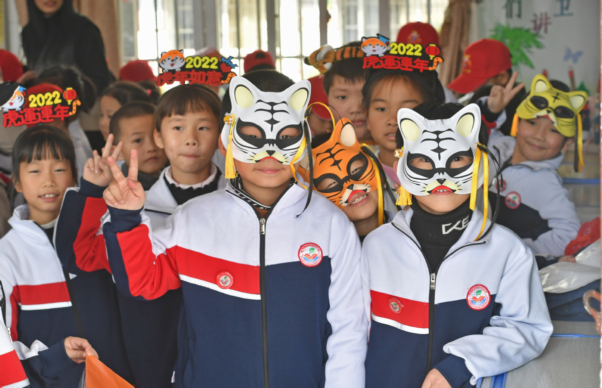 1月12日，在福建省泉州书泉港区峰尾中心小学无纸化期末考中，萌态十足的孩子们。3