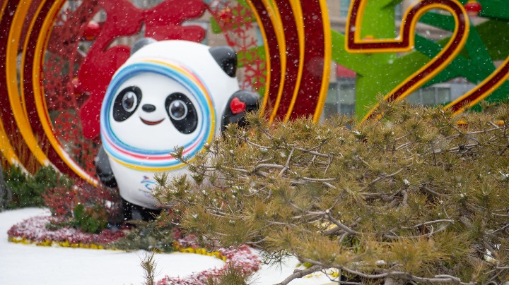 【世界看冬奥】北京冬奥会吉祥物“冰墩墩”实力圈粉！外国运动员：简直太可爱了！