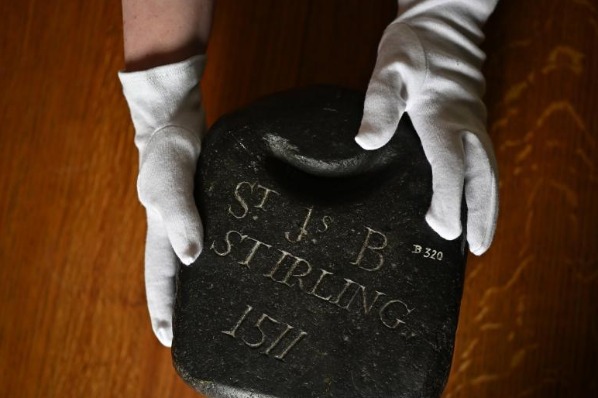 英国博物馆展示世界上最古老的冰壶石 制于1511年