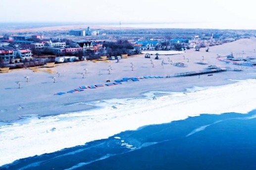 新疆和硕县金沙滩现冰裂冰推景观