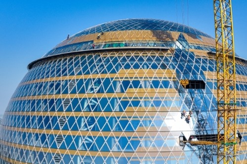 浙江湖州：世界最大球体建筑玻璃幕墙基本完工