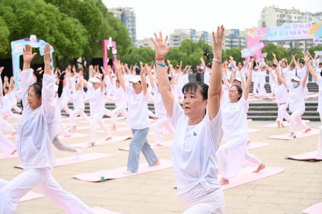 泛亚电竞2023中国（无锡）健身瑜伽节暨第四届太湖云跑活动启动(图2)