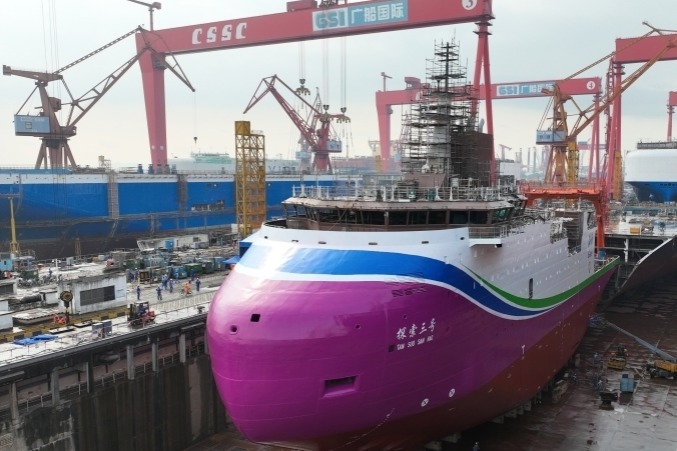 中国首艘深远海多功能科考及文物考古船在广州出坞