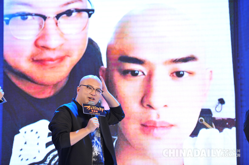 《万万没想到》杨子姗变暴力少女 贾乃亮甜馨