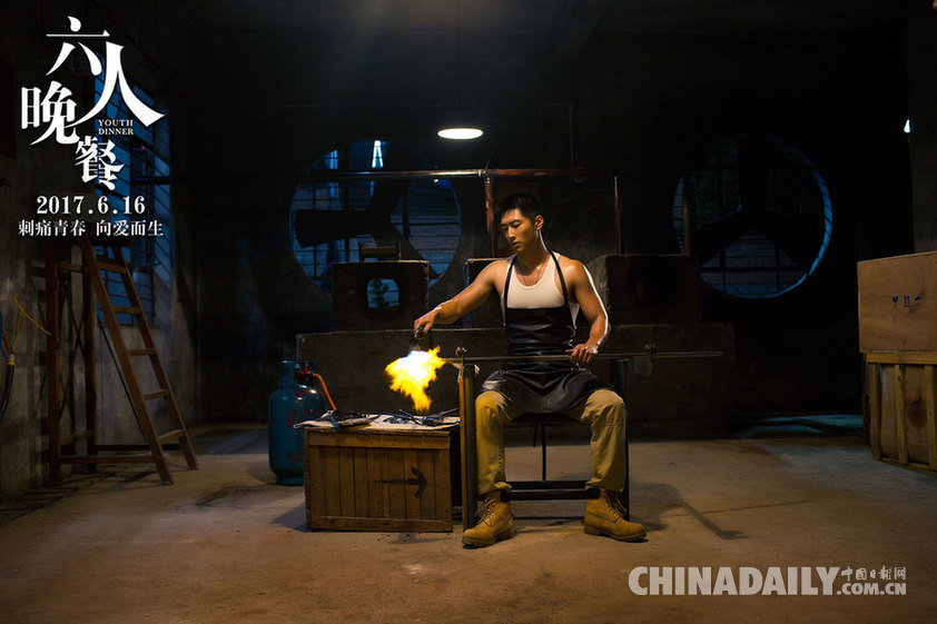 骁长发造型惹怒达康书记 笑称追女孩像趁热吹玻璃