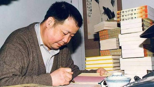 著名作家二月河病逝: 40岁开写帝王系列,被称作清中期的百科全书