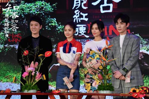 冯绍峰、朱一龙、施诗、张佳宁现场插花 主办方供图