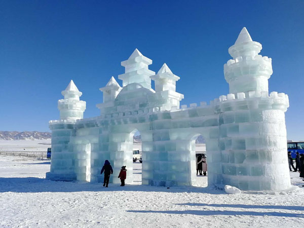 冰雪神韵蓝冰之约新疆赛里木湖2019冰雪旅游季开幕