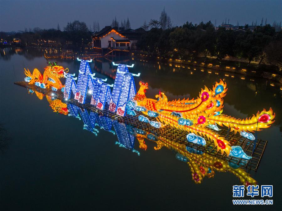 （美丽中国）（1）传统“水灯会”点亮江南水乡古镇