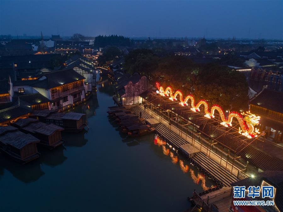（美丽中国）（3）传统“水灯会”点亮江南水乡古镇