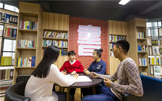 郑州西亚斯学院推行“住宿书院”育人模式 全人教育理念见成效