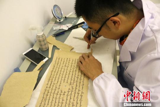 甘肃敦煌12件唐代藏文写经完成保护修复