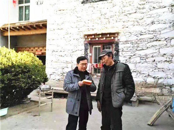 图片默认标题_fororder_1、开展一卡通清退工作现场（丹巴县委宣传部-供图）