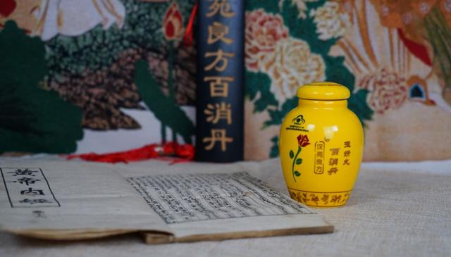 仁心匠心本草心，他一心只为成就女性终身美丽