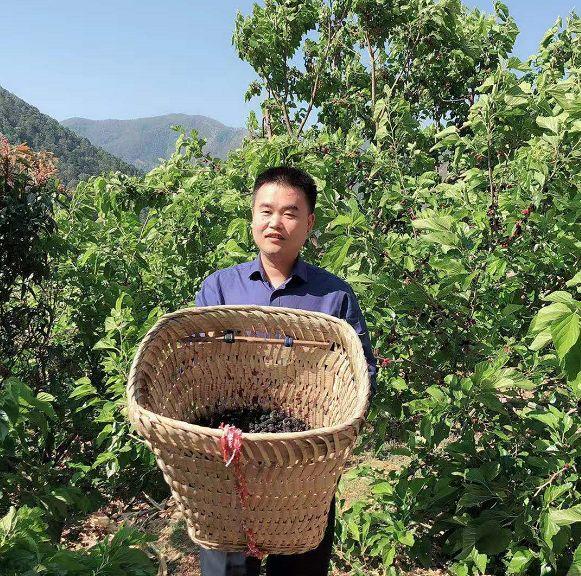 仁心匠心本草心，他一心只为成就女性终身美丽