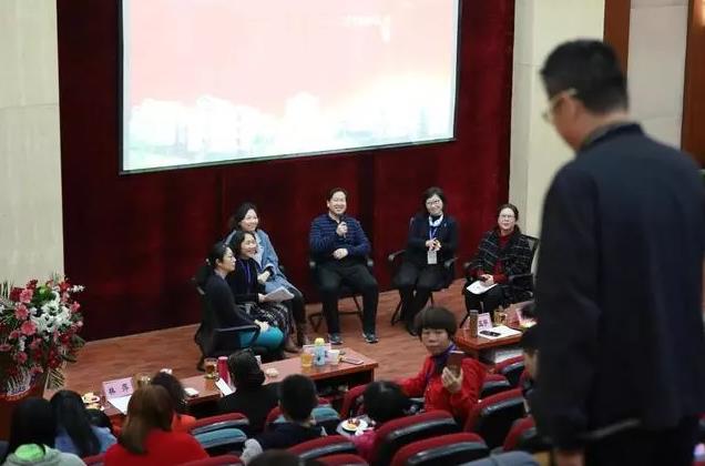 老年护理与临终关怀郑州论坛在郑州西亚斯学院隆重举行