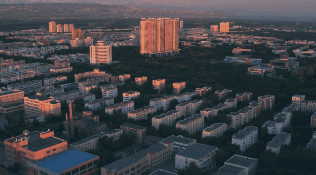 马背上建校，如今同层换教室要走8分钟，这是什么“神仙”学校？ | 足迹
