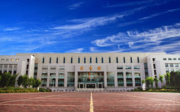 马背上建校，如今同层换教室要走8分钟，这是什么“神仙”学校？ | 足迹